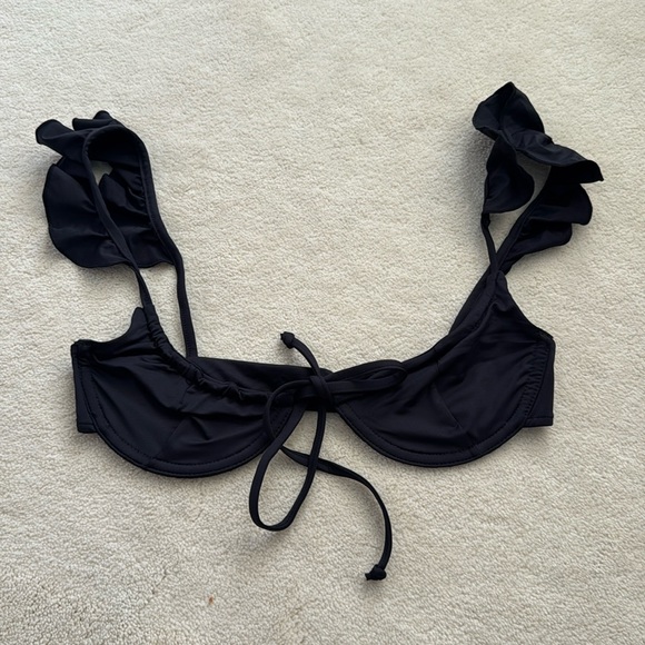 XS bikini top. Black with flutter shoulder straps and underwire. Never worn. - Picture 1 of 4
